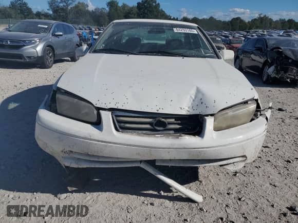 2000 Toyota Camry LE z VIN 4T1BG22K3YU963859, wystawiony jako Copart lot #84293185 z przebiegiem 243 246 mil mil oraz Czysty tytuł • Clean title. Historia ofert i sprzedaży dostępna na DreamBid. Obrazek 5.