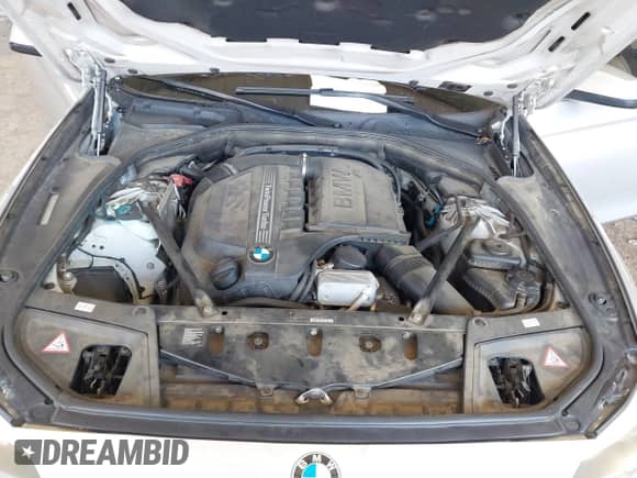 2012 BMW 5 Series 535i xDrive z VIN WBAFU7C55CDU59131, wystawiony jako IAAI lot #43249463 z przebiegiem 186 227 mil mil oraz . Historia ofert i sprzedaży dostępna na DreamBid. Obrazek 10.