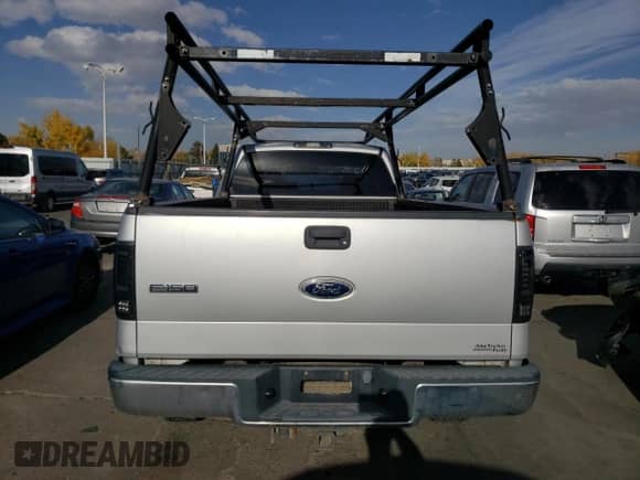 2004 Ford F-150 XL z VIN 1FTVX14564NC66595, wystawiony jako Copart lot #78057254 z przebiegiem 184 876 mil mil oraz Czysty tytuł • Clean title. Historia ofert i sprzedaży dostępna na DreamBid. Obrazek 6.