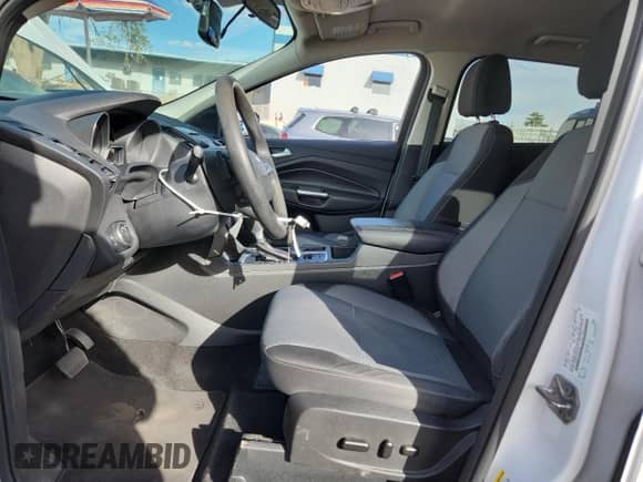 2017 Ford Escape SE z VIN 1FMCU9GD0HUE87182, wystawiony jako Copart lot #84266525 z przebiegiem 162 069 mil mil oraz Czysty tytuł • Clean title. Historia ofert i sprzedaży dostępna na DreamBid. Obrazek 7.