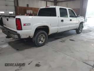 2007 Chevrolet Silverado 1500HD LT2 z VIN 1GCGK13U97F102188, wystawiony jako IAAI lot #42447177 z przebiegiem 260 613 mil mil oraz . Historia ofert i sprzedaży dostępna na DreamBid. Obrazek 4.