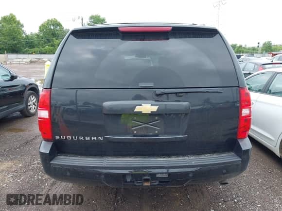 2011 Chevrolet Suburban with VIN 1GNWKMEG1BR374950, listed as a IAAI auction lot 42781182 with 304,690 mi miles and . Bid and sale history available at DreamBid. Image 16.