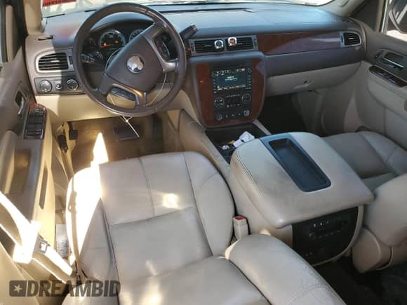 2011 Chevrolet Tahoe с VIN 1GNSKDFJ2BR259279, выставлен на аукционе Copart как лот 41371235 с пробегом 182 212 миль миль и Списание • Salvage title. История ставок и продаж доступна на DreamBid. Изображение 8.