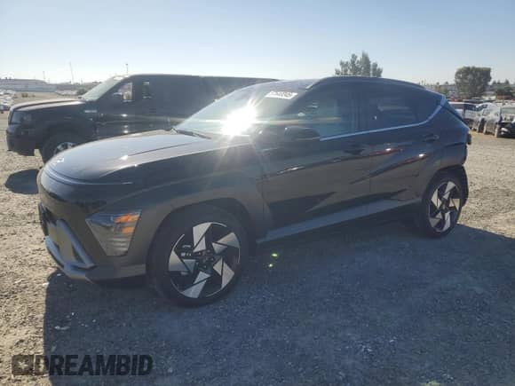 2025 Hyundai Kona Limited с VIN KM8HE3A33SU217872, выставлен на аукционе Copart как лот 57640245 с пробегом 554 миль миль и Списание • Salvage title. История ставок и продаж доступна на DreamBid. Изображение 1.