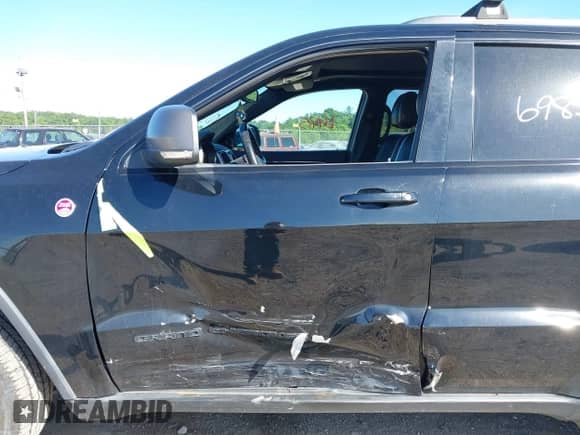 2017 Jeep Grand Cherokee Trailhawk with VIN 1C4RJFLG5HC841869, listed as a IAAI auction lot 42296985 with 103,275 mi miles and . Bid and sale history available at DreamBid. Image 6.