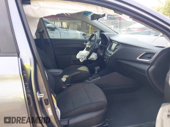 2018 Hyundai Accent SE z VIN 3KPC24A33JE024857, wystawiony jako IAAI lot #43279253 z przebiegiem 131 782 mil mil oraz . Historia ofert i sprzedaży dostępna na DreamBid. Obrazek 5.