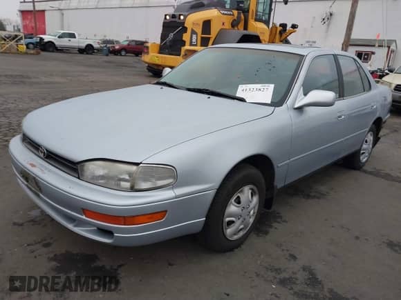 1994 Toyota Camry LE z VIN JT2SK12E2R0207688, wystawiony jako IAAI lot #41323827 z przebiegiem 162 680 mil mil oraz . Historia ofert i sprzedaży dostępna na DreamBid. Obrazek 2.