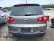 2010 Volkswagen Tiguan S с VIN WVGCV7AX9AW515432, выставлен на аукционе IAAI как лот 42105962 с пробегом 91 405 миль миль и . История ставок и продаж доступна на DreamBid. Изображение 17.