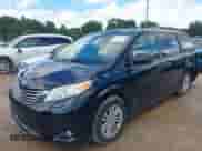 2017 Toyota Sienna XLE z VIN 5TDYZ3DC1HS819543, wystawiony jako IAAI lot #42981122 z przebiegiem 101 449 mil mil oraz . Historia ofert i sprzedaży dostępna na DreamBid. Obrazek 2.