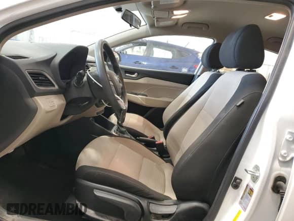 2019 Hyundai Accent SE z VIN 3KPC24A31KE061634, wystawiony jako Copart lot #82759355 z przebiegiem 110 099 mil mil oraz Czysty tytuł • Clean title. Historia ofert i sprzedaży dostępna na DreamBid. Obrazek 7.