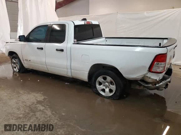 2023 Ram 1500 Lone Star z VIN 1C6RREBT7PN545960, wystawiony jako Copart lot #46979225 z przebiegiem 50 012 mil mil oraz Czysty tytuł • Clean title. Historia ofert i sprzedaży dostępna na DreamBid. Obrazek 2.