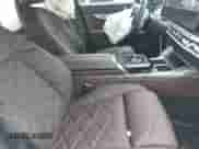 2025 BMW 7 Series 740i xDrive z VIN WBA33EH0XSCV88056, wystawiony jako IAAI lot #43285694 z przebiegiem 457 mil mil oraz . Historia ofert i sprzedaży dostępna na DreamBid. Obrazek 5.