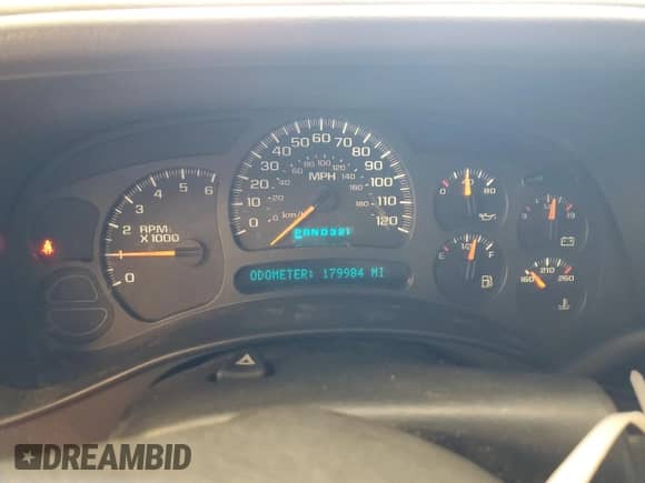 2005 Chevrolet Silverado 1500 Z71 z VIN 2GCEK19B051178951, wystawiony jako Copart lot #84414315 z przebiegiem 179 984 mil mil oraz Czysty tytuł • Clean title. Historia ofert i sprzedaży dostępna na DreamBid. Obrazek 9.