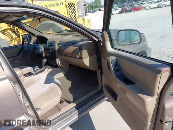 2001 Jeep Grand Cherokee Laredo с VIN 1J4GX48SX1C589592, выставлен на аукционе IAAI как лот 42826738 с пробегом 210 459 миль миль и . История ставок и продаж доступна на DreamBid. Изображение 5.