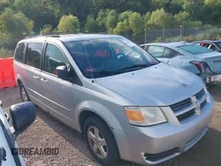 2010 Dodge Grand Caravan Hero z VIN 2D4RN3D10AR477471, wystawiony jako IAAI lot #42989729 z przebiegiem 217 269 mil mil oraz . Historia ofert i sprzedaży dostępna na DreamBid. Obrazek 1.