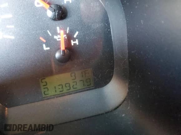 2005 Ford F-150 XLT z VIN 1FTRW12W75KE81194, wystawiony jako Copart lot #68182345 z przebiegiem 213 927 mil mil oraz Czysty tytuł • Clean title. Historia ofert i sprzedaży dostępna na DreamBid. Obrazek 9.