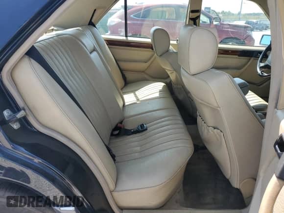 1993 Mercedes-Benz 300 с VIN WDBEA28E5PB954268, выставлен на аукционе Copart как лот 71534525 с пробегом 289 212 миль миль и Списание • Salvage title. История ставок и продаж доступна на DreamBid. Изображение 10.