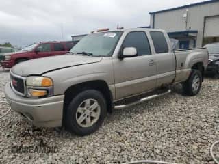 2002 GMC Sierra 1500 Denali z VIN 2GTFK69U821317318, wystawiony jako Copart lot #72631874 z przebiegiem 137 372 mil mil oraz Czysty tytuł • Clean title. Historia ofert i sprzedaży dostępna na DreamBid. Obrazek 1.