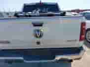 2019 Ram 1500 Longhorn с VIN 1C6SRFKT6KN645693, выставлен на аукционе IAAI как лот 42001909 с пробегом 96 928 миль миль и . История ставок и продаж доступна на DreamBid. Изображение 16.