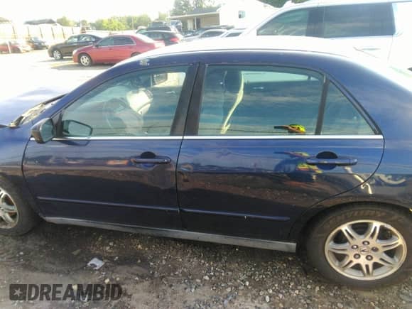 2007 Honda Accord LX z VIN 1HGCM56417A058469, wystawiony jako IAAI lot #42886822 z przebiegiem 297 043 mil mil oraz . Historia ofert i sprzedaży dostępna na DreamBid. Obrazek 13.