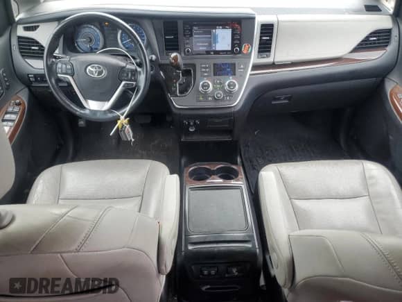 2018 Toyota Sienna XLE with VIN 5TDDZ3DC4JS206630, listed as a Copart auction lot 69117535 with 105,356 mi miles and Salvage title. Bid and sale history available at DreamBid. Image 8.