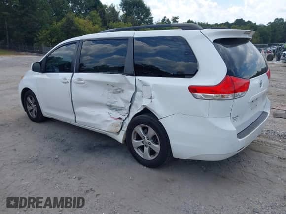 2014 Toyota Sienna LE AAS with VIN 5TDKK3DC5ES475091, listed as a IAAI auction lot 43305414 with 272,696 mi miles and . Bid and sale history available at DreamBid. Image 3.