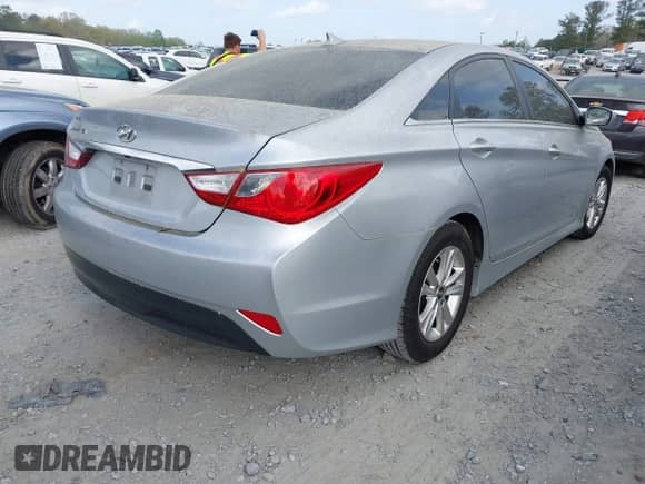 2014 Hyundai Sonata GLS z VIN 5NPEB4AC6EH847017, wystawiony jako IAAI lot #41970290 z przebiegiem 149 653 mil mil oraz . Historia ofert i sprzedaży dostępna na DreamBid. Obrazek 4.