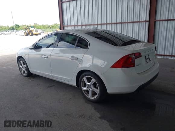 2012 Volvo S60 T5 с VIN YV1622FS5C2090077, выставлен на аукционе IAAI как лот 43040840 с пробегом 260 494 миль миль и . История ставок и продаж доступна на DreamBid. Изображение 3.