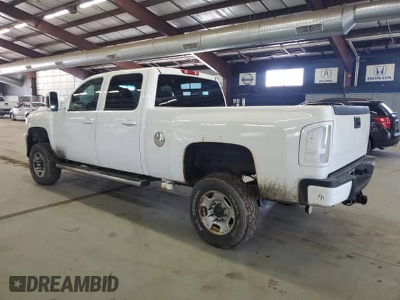 2011 Chevrolet Silverado 2500HD LTZ z VIN 1GC1KYC89BF260220, wystawiony jako Copart lot #57299895 z przebiegiem 223 957 mil mil oraz Czysty tytuł • Clean title. Historia ofert i sprzedaży dostępna na DreamBid. Obrazek 2.