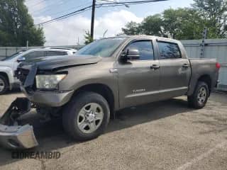 2008 Toyota Tundra z VIN 5TFDV54178X063487, wystawiony jako Copart lot #68707755 z przebiegiem 228 194 mil mil oraz Szkoda całkowita • Salvage title. Historia ofert i sprzedaży dostępna na DreamBid. Obrazek 1.