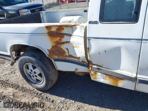 1993 Chevrolet S-10 с VIN 1GCCT19Z3P8176449, выставлен на аукционе IAAI как лот 43369153 с пробегом 250 174 миль миль и . История ставок и продаж доступна на DreamBid. Изображение 6.