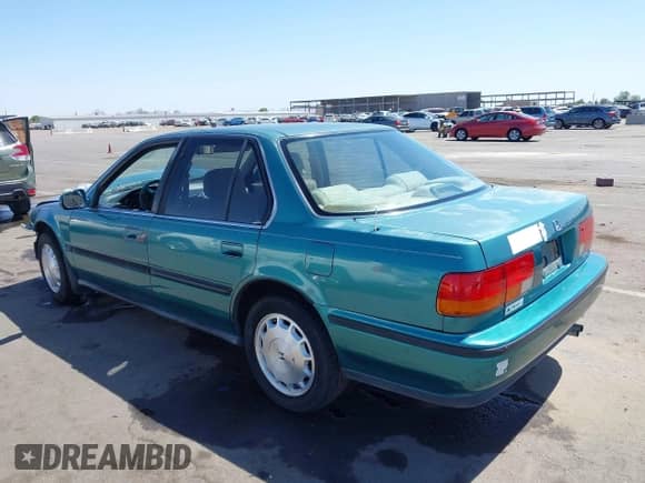 1993 Honda Accord with VIN 1HGCB7678PA087172, listed as a IAAI auction lot 42853056 with 231,990 mi miles and . Bid and sale history available at DreamBid. Image 3.