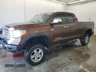 2017 Toyota Tundra Limited z VIN 5TFBY5F12HX631219, wystawiony jako Copart lot #60431505 z przebiegiem 49 630 mil mil oraz Szkoda całkowita • Salvage title. Historia ofert i sprzedaży dostępna na DreamBid. Obrazek 1.