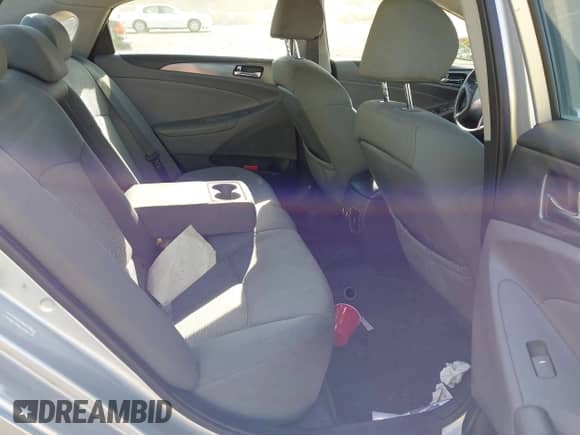 2012 Hyundai Sonata Hybrid z VIN KMHEC4A47CA026059, wystawiony jako IAAI lot #43347012 z przebiegiem 146 757 mil mil oraz . Historia ofert i sprzedaży dostępna na DreamBid. Obrazek 8.