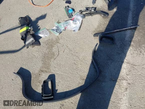 2017 MINI Hardtop Cooper S with VIN WMWXP7C51H3B93957, listed as a IAAI auction lot 43415354 with 72,375 mi miles and . Bid and sale history available at DreamBid. Image 18.