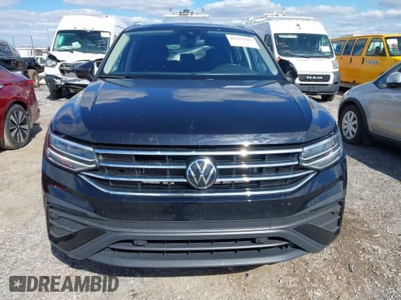 2024 Volkswagen Tiguan SE с VIN 3VV2B7AX9RM136727, выставлен на аукционе IAAI как лот 43427923 с пробегом 4 919 миль миль и . История ставок и продаж доступна на DreamBid. Изображение 12.