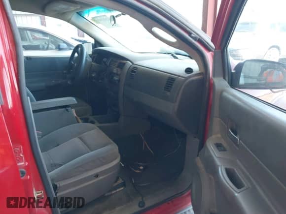 2005 Dodge Durango SLT z VIN 1D4HB48N45F613489, wystawiony jako IAAI lot #42682185 z przebiegiem 203 454 mil mil oraz . Historia ofert i sprzedaży dostępna na DreamBid. Obrazek 5.