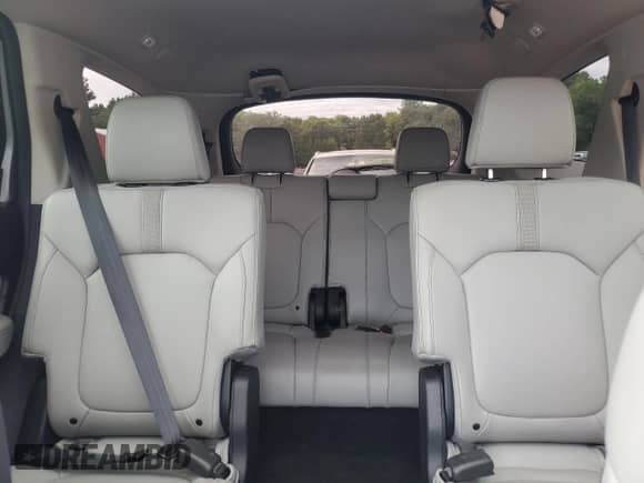 2023 Honda Pilot Touring z VIN 5FNYG1H78PB012799, wystawiony jako Copart lot #64933945 z przebiegiem 31 834 mil mil oraz Szkoda całkowita • Salvage title. Historia ofert i sprzedaży dostępna na DreamBid. Obrazek 10.