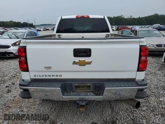 2016 Chevrolet Silverado 2500HD Work Truck z VIN 1GC1KUE84GF139477, wystawiony jako Copart lot #69049734 z przebiegiem 139 037 mil mil oraz Szkoda całkowita • Salvage title. Historia ofert i sprzedaży dostępna na DreamBid. Obrazek 6.
