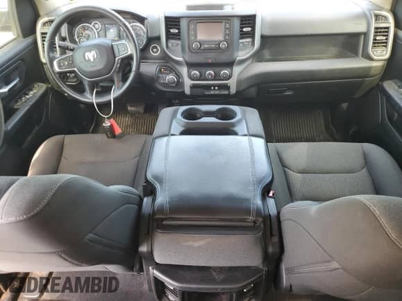 2019 Ram 1500 Tradesman z VIN 1C6RREGT7KN582296, wystawiony jako Copart lot #72054185 z przebiegiem 173 168 mil mil oraz Czysty tytuł • Clean title. Historia ofert i sprzedaży dostępna na DreamBid. Obrazek 8.