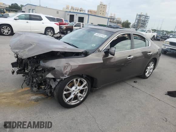 2014 Nissan Maxima SV with VIN 1N4AA5AP3EC476068, listed as a Copart auction lot 85301345 with 200,268 mi miles and Salvage title. Bid and sale history available at DreamBid. Image 1.