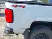 2018 Chevrolet Silverado 1500 LT с VIN 3GCUKREC0JG210355, выставлен на аукционе IAAI как лот 42397975 с пробегом 104 104 миль миль и . История ставок и продаж доступна на DreamBid. Изображение 18.