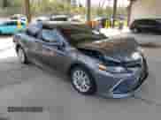 2023 Toyota Camry LE z VIN 4T1R11AK8PU778832, wystawiony jako IAAI lot #43357249 z przebiegiem 48 622 mil mil oraz . Historia ofert i sprzedaży dostępna na DreamBid. Obrazek 1.