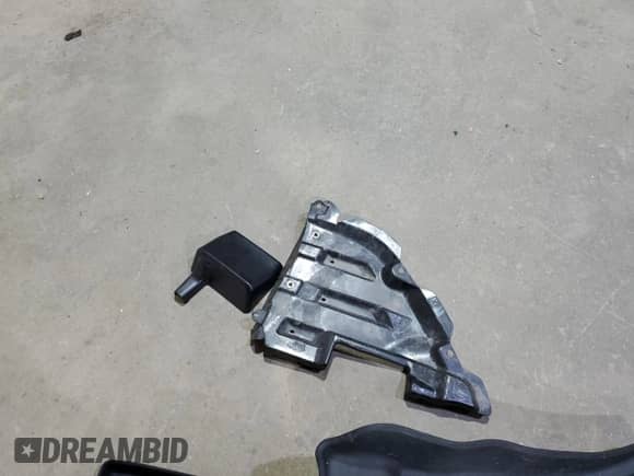 2024 Subaru Ascent Limited с VIN 4S4WMAUD3R3408632, выставлен на аукционе Copart как лот 69514525 с пробегом 27 327 миль миль и Списание • Salvage title. История ставок и продаж доступна на DreamBid. Изображение 13.