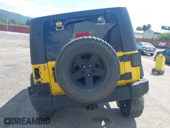 2008 Jeep Wrangler Unlimited X z VIN 1J4GA39178L632670, wystawiony jako IAAI lot #42888116 z przebiegiem Nie podano mil oraz . Historia ofert i sprzedaży dostępna na DreamBid. Obrazek 16.