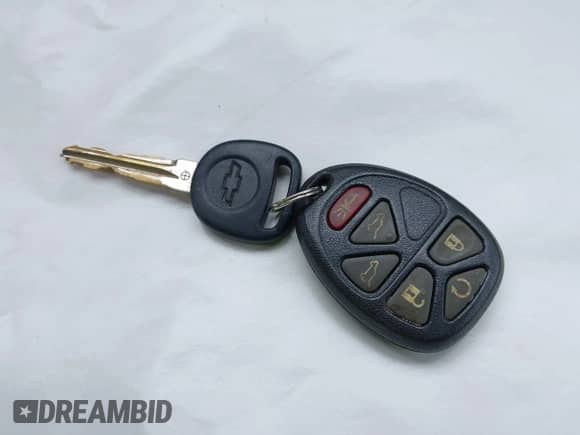 2009 Chevrolet Suburban LTZ z VIN 1GNFK363X9J100709, wystawiony jako IAAI lot #42687530 z przebiegiem 251 856 mil mil oraz . Historia ofert i sprzedaży dostępna na DreamBid. Obrazek 11.