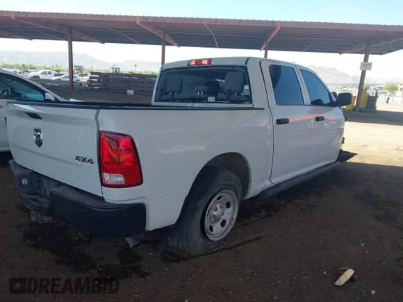 2020 Ram 1500 Tradesman z VIN 3C6RR7KG8LG253820, wystawiony jako IAAI lot #42830659 z przebiegiem 136 913 mil mil oraz . Historia ofert i sprzedaży dostępna na DreamBid. Obrazek 4.