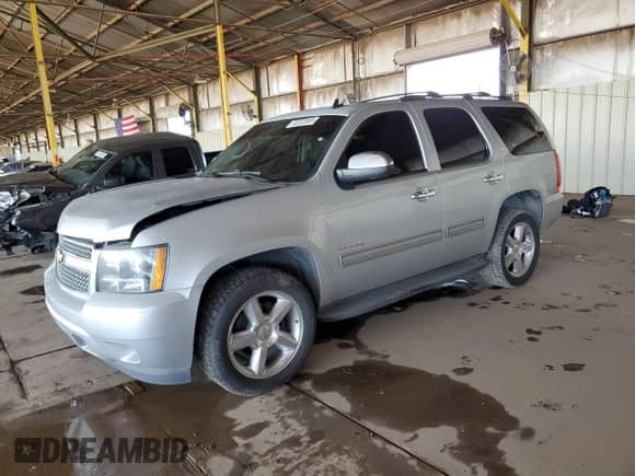 2014 Chevrolet Tahoe LT with VIN 1GNSCBE03ER110720, listed as a Copart auction lot 82323585 with 137,588 mi miles and Salvage title. Bid and sale history available at DreamBid. Image 1.