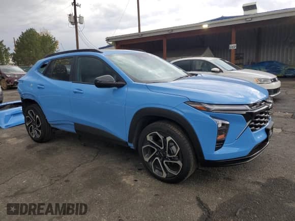 2024 Chevrolet Trax 2RS с VIN KL77LJE26RC022731, выставлен на аукционе Copart как лот 84293975 с пробегом 26 625 миль миль и Списание • Salvage title. История ставок и продаж доступна на DreamBid. Изображение 4.