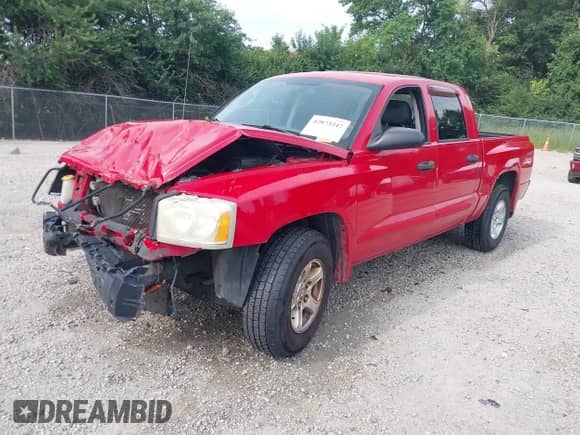 2005 Dodge Dakota SLT z VIN 1D7HE48N95S101910, wystawiony jako IAAI lot #42873247 z przebiegiem 198 794 mil mil oraz . Historia ofert i sprzedaży dostępna na DreamBid. Obrazek 2.